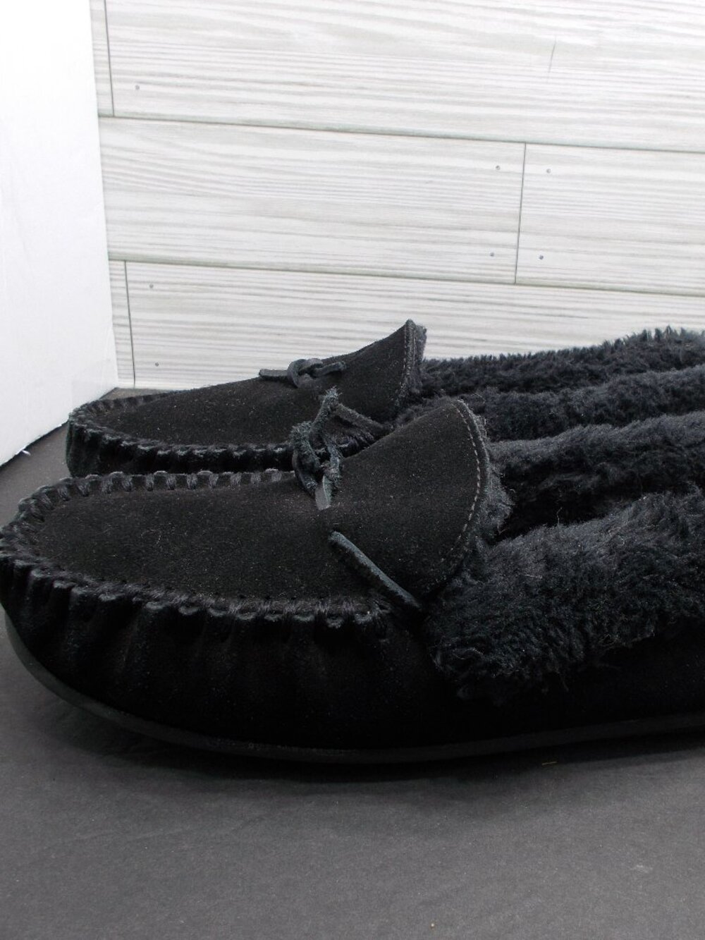 Minnetonka Kilty Hardsole Moccasins 40650 Leather w/Faux Fur Lining Size 9
